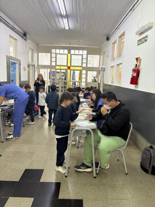 Alumnos de odontología realizan acciones de detección y prevención en el Colegio Estrada (4)