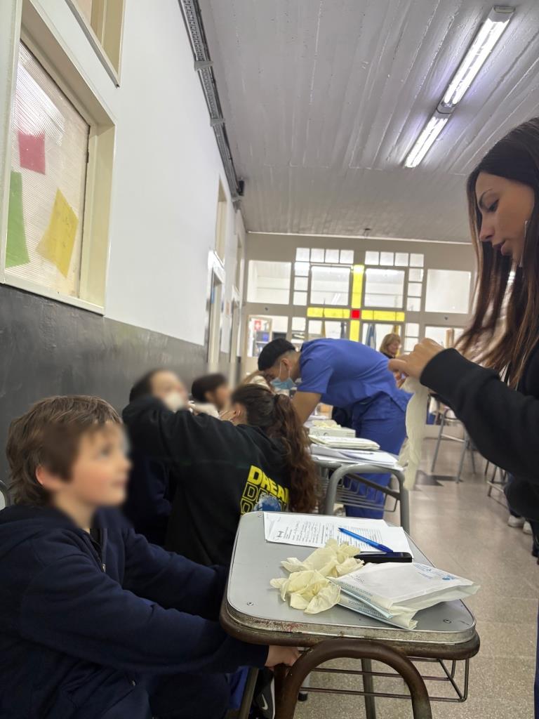 Alumnos de odontología realizan acciones de detección y prevención en el Colegio Estrada