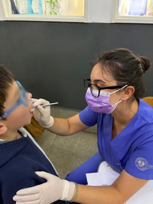 Alumnos de odontología realizan acciones de detección y prevención en el Colegio Estrada (6)