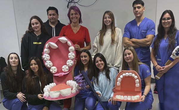 Alumnos de Odontología realizan acciones de detección y prevención en el Estrada