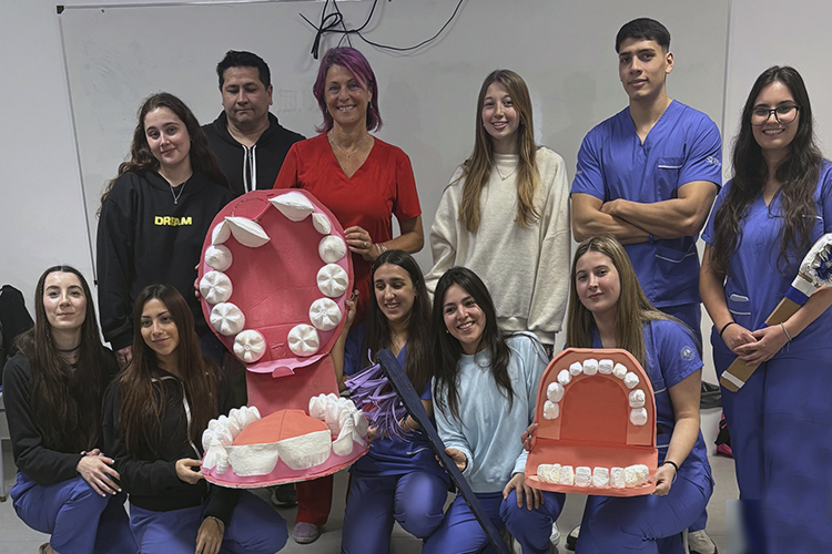 Alumnos de Odontología realizan acciones de detección y prevención en el Estrada