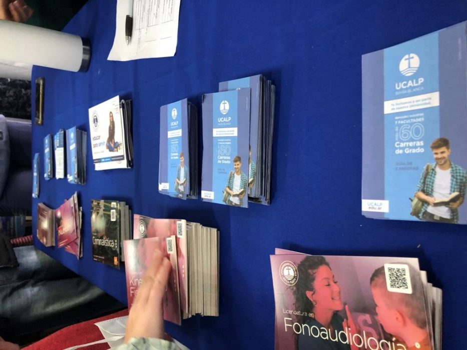 La-UCALP-Sede-Bahía-Blanca-participó-de-importante-muestra-informativa-de-carreras-de-nivel-superior (2)