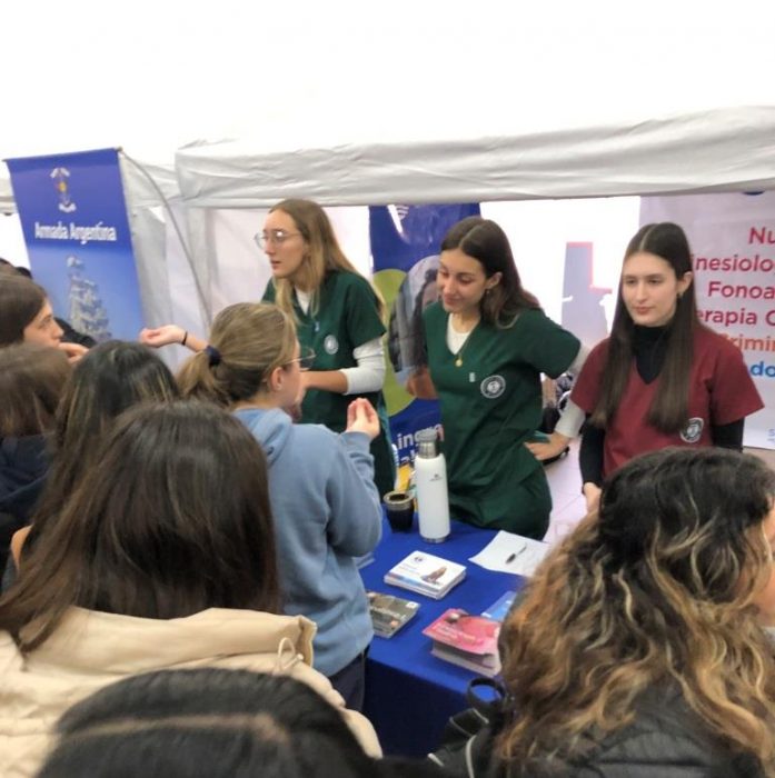 La-UCALP-Sede-Bahía-Blanca-participó-de-importante-muestra-informativa-de-carreras-de-nivel-superior (6)