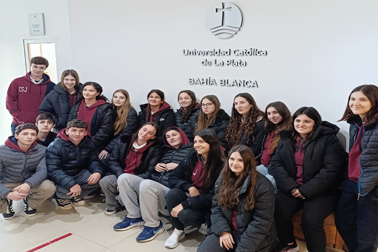 Muestra informativa de carreras de nivel superior en Bahía Blanca