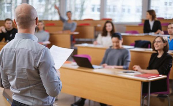 Reconocimiento salarial a docentes de la UCALP con posgrados