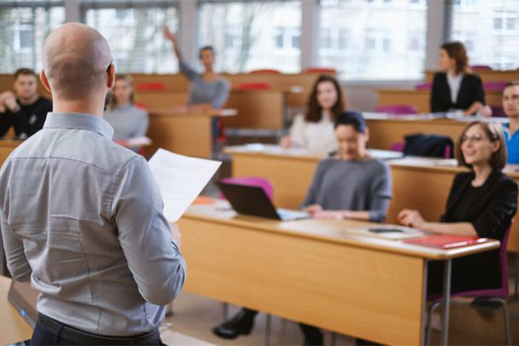 Reconocimiento salarial a docentes de la UCALP con posgrados