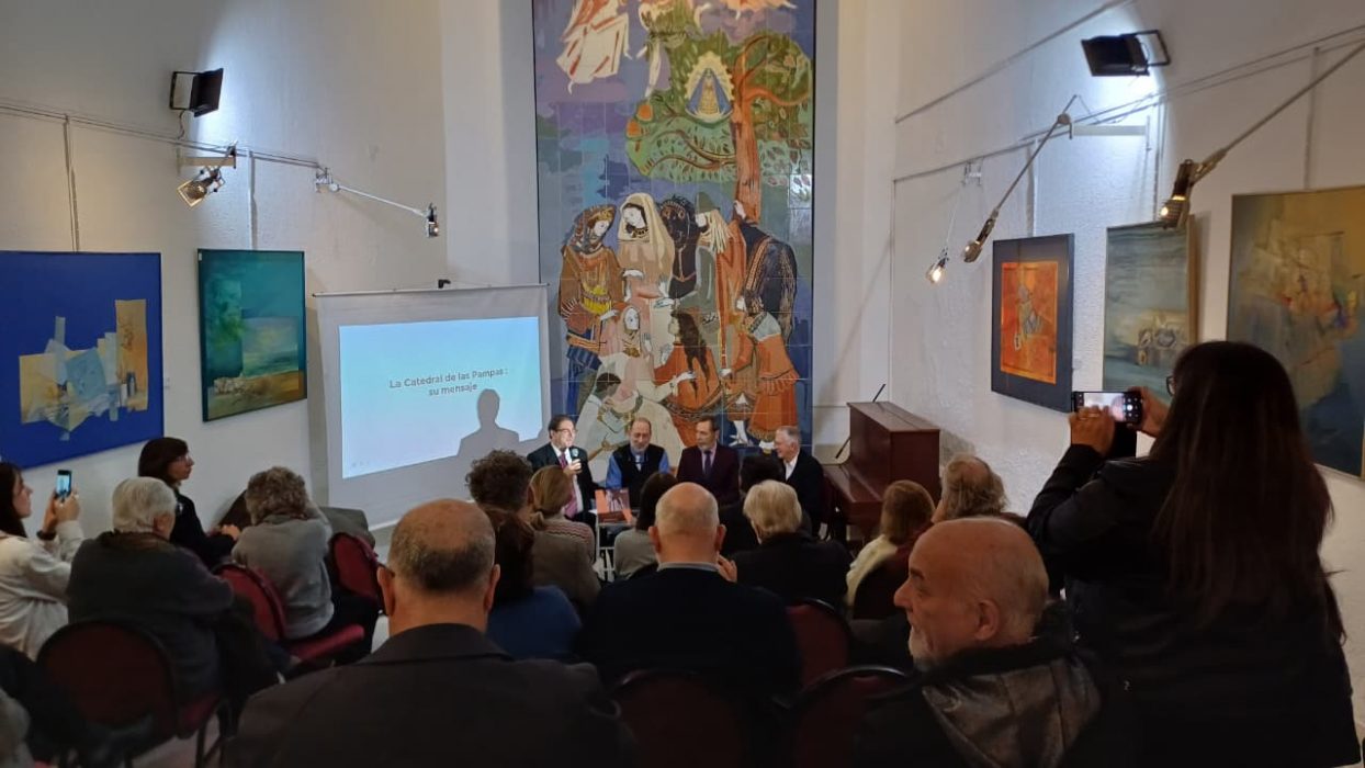 Se presentó el libro “La Catedral de las Pampas: su mensaje”