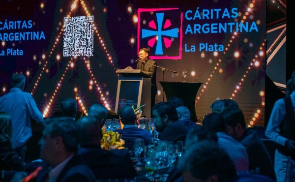 Cena del 70.° aniversario a beneficio de Cáritas La Plata