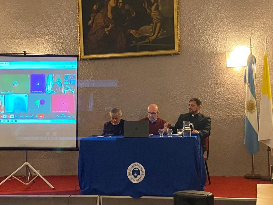 Conversatorios en Humanidades, reflexiones sobre el “El legado humanista de Francisco”