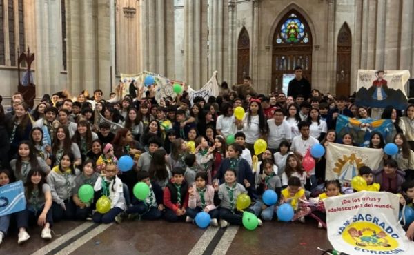 El Jubileo de los jóvenes copó la Catedral de La Plata