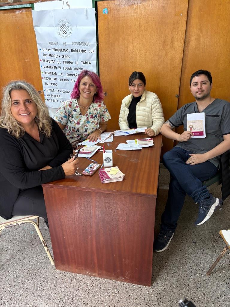 Acciones de prevención y relevamiento bucal en Villa Alba, junto a alumnos de la Facultad de Odontología 