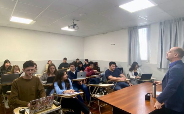 Con una clase abierta de la licenciatura en Ciencias Políticas arrancó la Semana UCALP