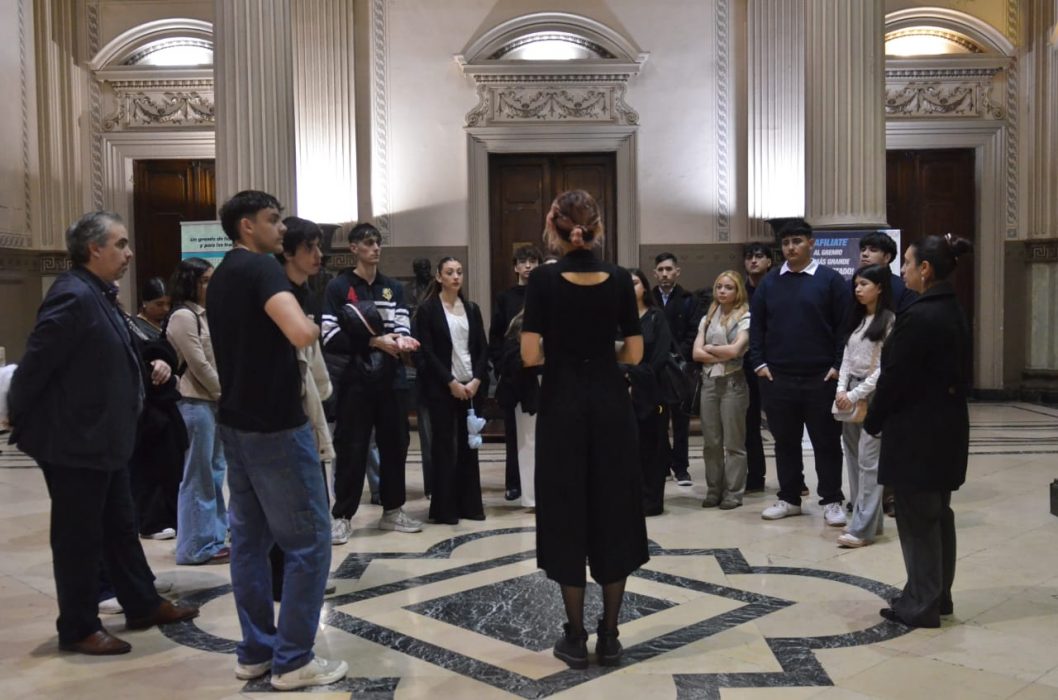 Estudiantes de Ciencia Política y Relaciones Internacionales visitaron la Legislatura bonaerense (5)