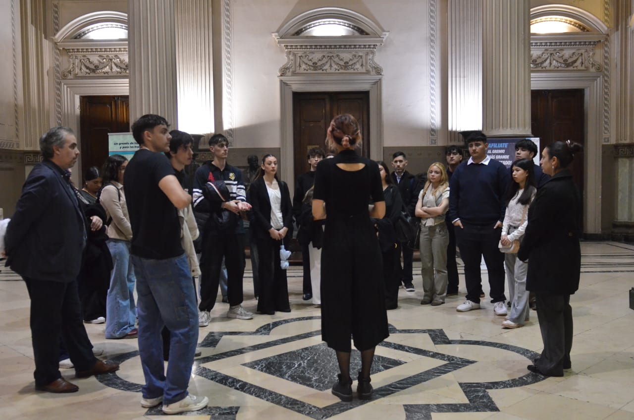 Estudiantes de Ciencia Política y Relaciones Internacionales visitaron la Legislatura bonaerense 