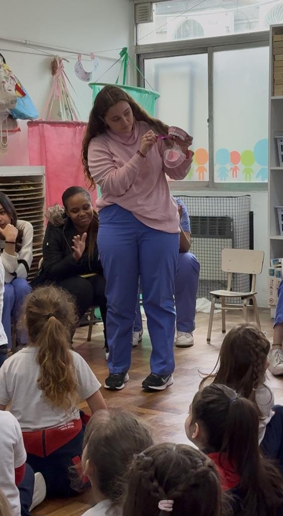 Estudiantes de Odontología realizaron una jornada de educación para la salud en el jardín Estrada