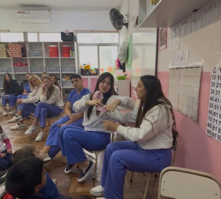 Estudiantes de Odontología realizaron una jornada de educación para la salud en el jardín Estrada (9)