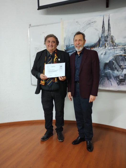 La Facultad de Arquitectura y Diseño inauguró una muestra de arte en la Sede Bernal (7)