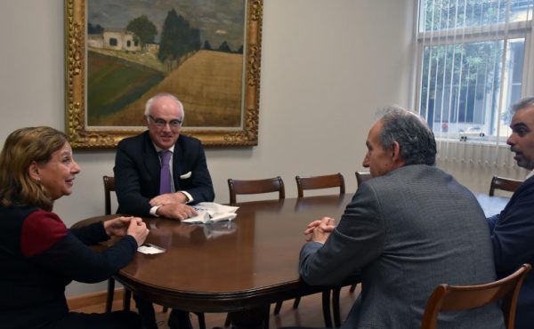 El cónsul honorario de Estonia visitó nuestra universidad