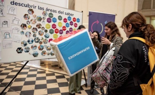 Taller y panel de carreras para orientar a futuros universitarios