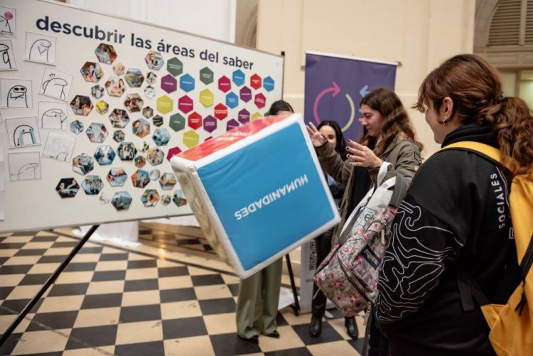 Taller y panel de carreras para orientar a futuros universitarios