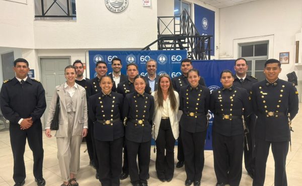 Docentes y futuros oficiales debatieron sobre la cuestión antártica