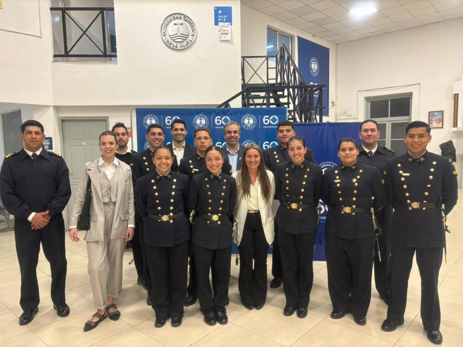 Docentes y futuros oficiales debatieron sobre la cuestión antártica