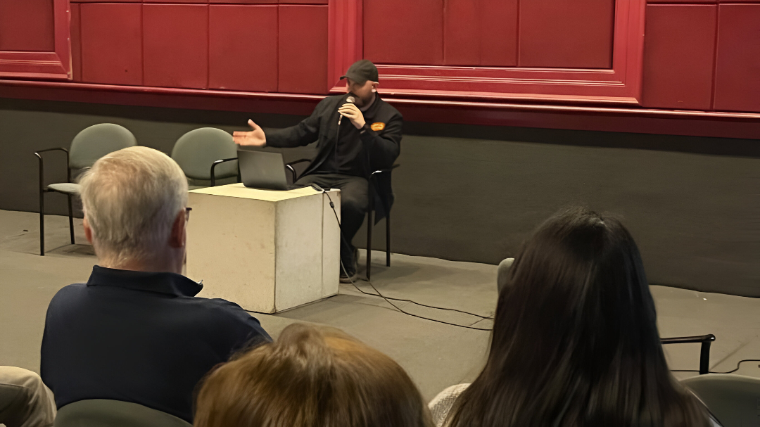 Director de carrera expuso sobre la creación de contenido audiovisual