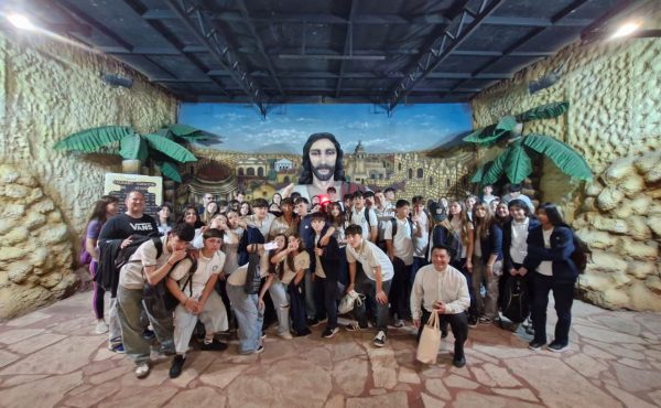 Convivencia y fe en la visita del Garicoïts al parque de Tierra Santa