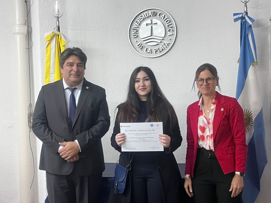 Reconocimiento a los alumnos becados por Santander en la UCALP Sede Bernal