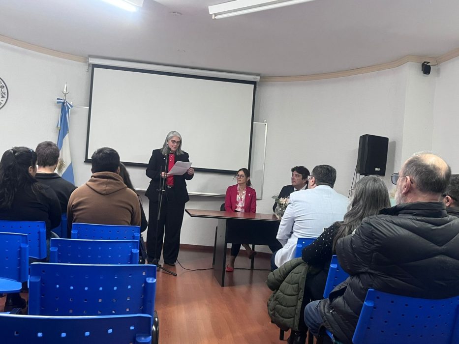 Reconocimiento a los alumnos becados por Santander en la UCALP Sede Bernal (11)