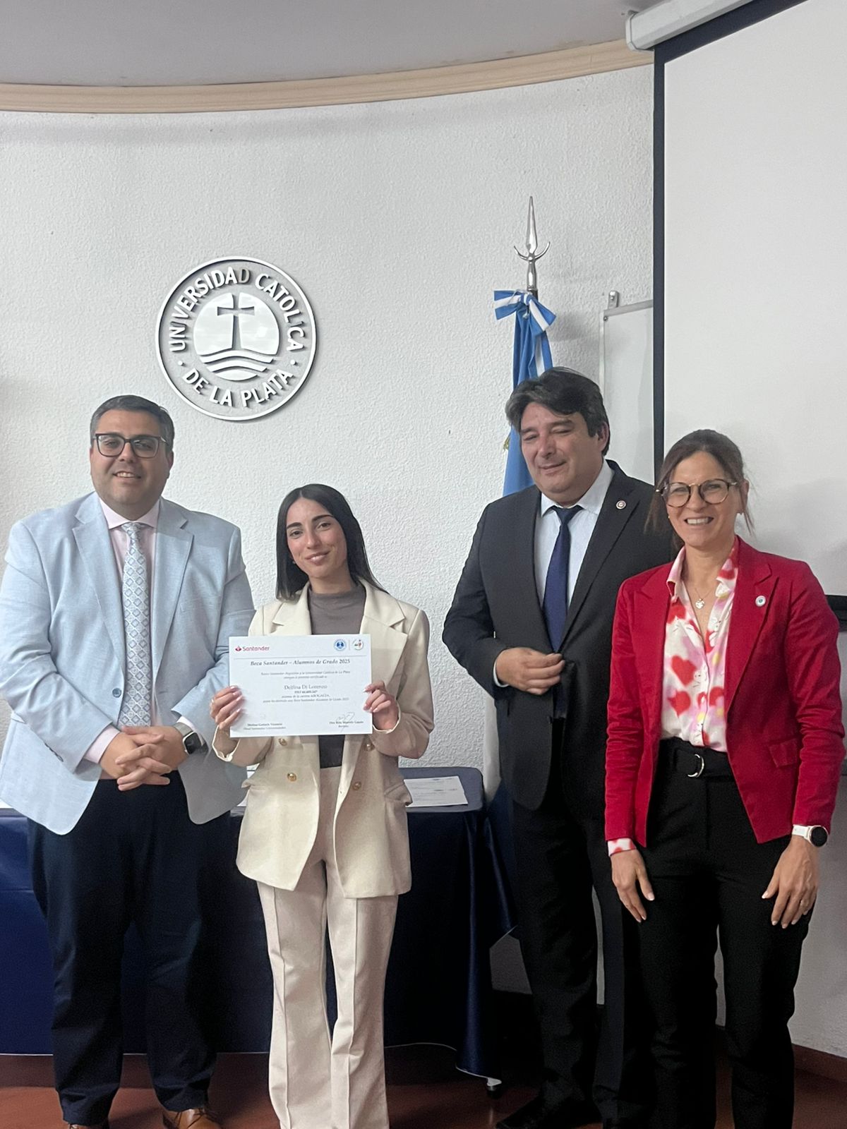 Reconocimiento a los alumnos becados por Santander en la UCALP Sede Bernal 