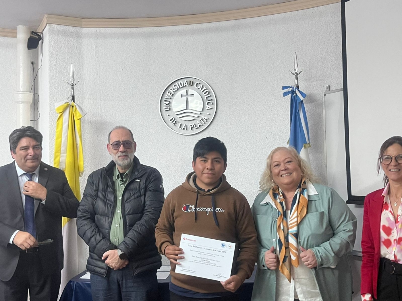 Reconocimiento a los alumnos becados por Santander en la UCALP Sede Bernal 