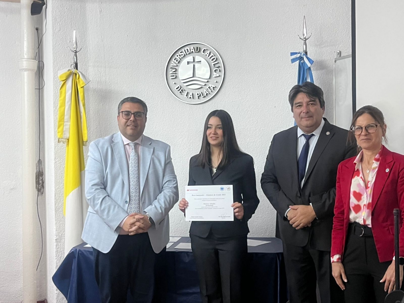 Reconocimiento a los alumnos becados por Santander en la UCALP Sede Bernal 