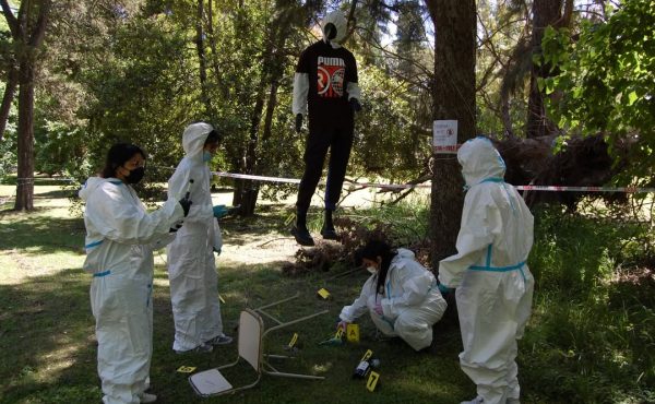 Futuros peritos analizaron escenas de crímenes simuladas en el Campo de Deportes