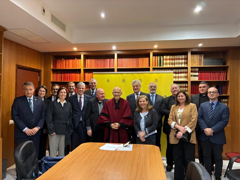 El cardenal Tolentino recibió a rectores de universidades católicas argentinas en el Vaticano