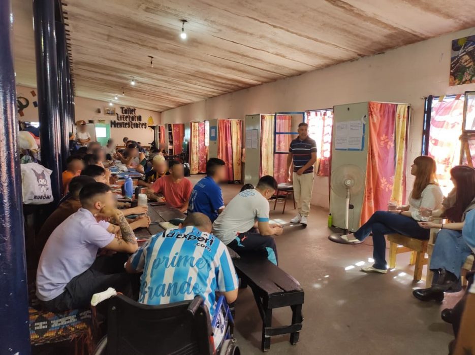 Actividad en una cárcel para reflexionar sobre la responsabilidad parental en contexto de encierro