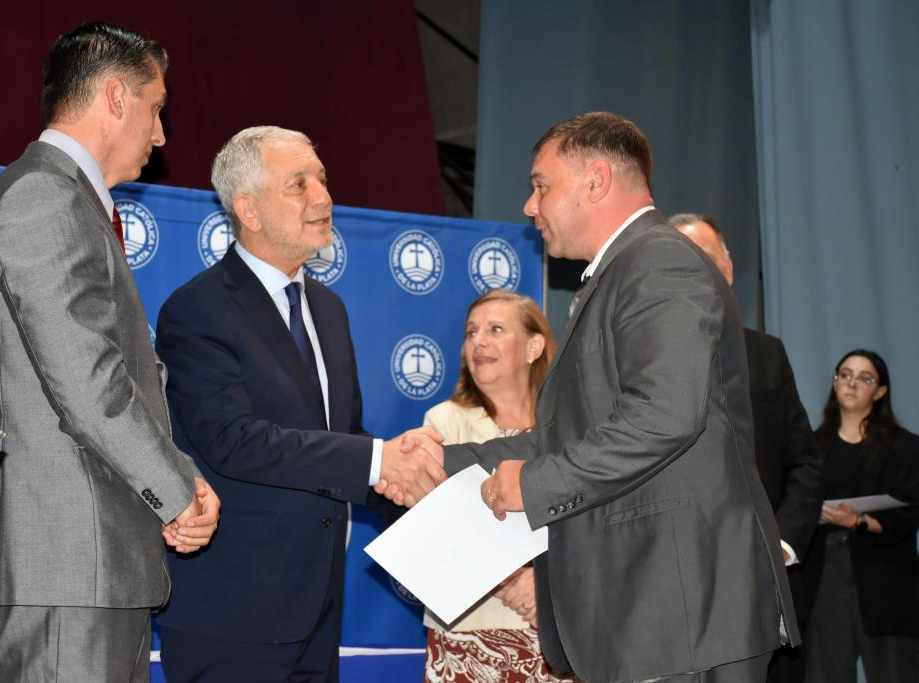 Acto de colación de la Facultad de Ciencias Económicas y Sociales