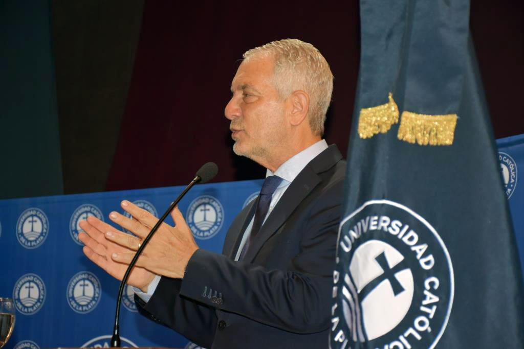 Acto de colación de la Facultad de Ciencias Económicas y Sociales