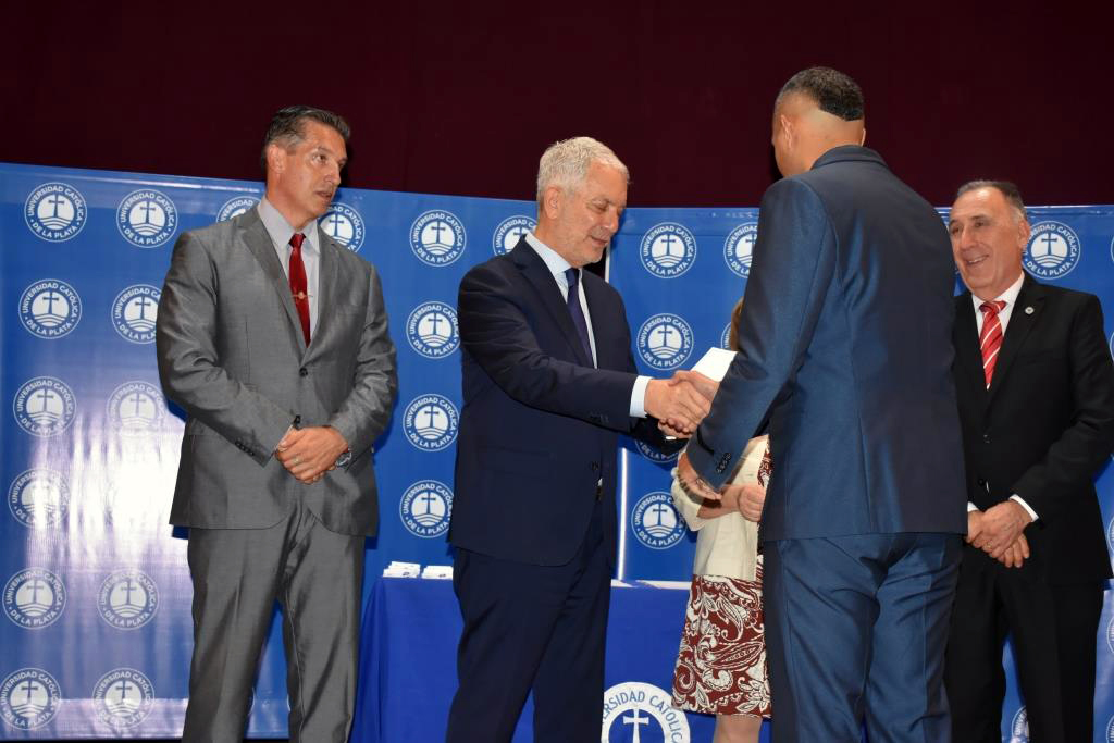 Acto de colación de la Facultad de Ciencias Económicas y Sociales