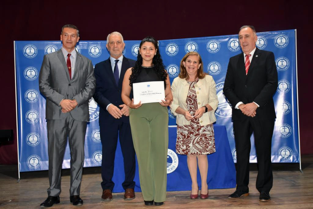 Acto de colación de la Facultad de Ciencias Económicas y Sociales