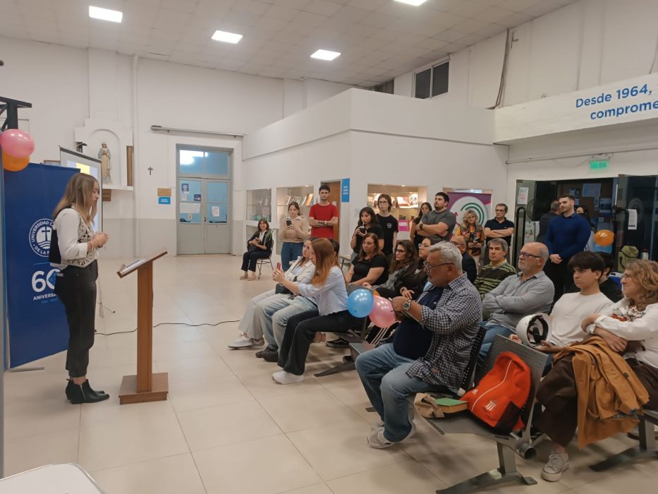 Estudiantes de Ciencia Política realizaron una simulación de campaña y proceso electoral (11)