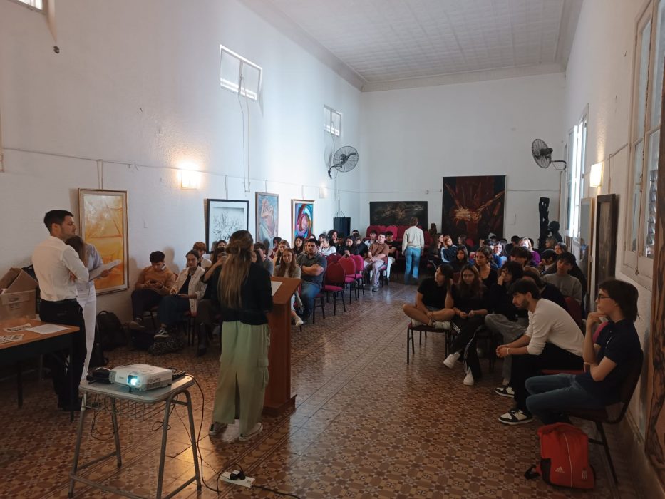 Estudiantes de Ciencia Política realizaron una simulación de campaña y proceso electoral (14)