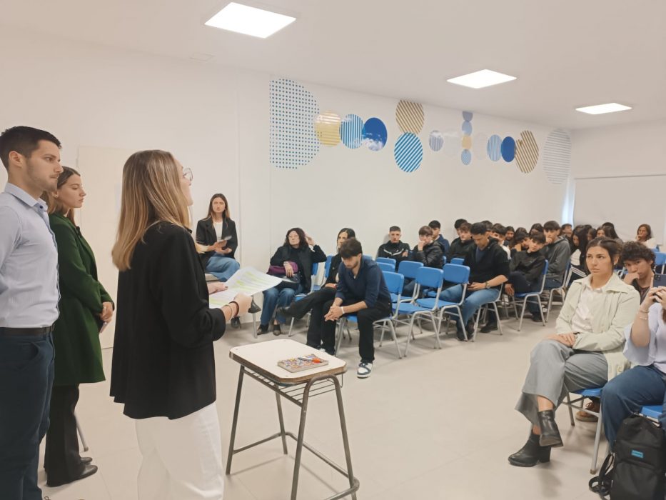 Estudiantes de Ciencia Política realizaron una simulación de campaña y proceso electoral (16)