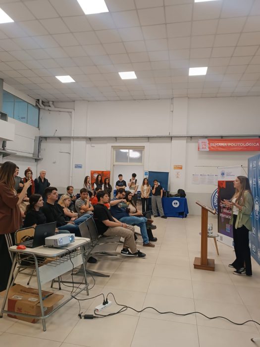 Estudiantes de Ciencia Política realizaron una simulación de campaña y proceso electoral (2)