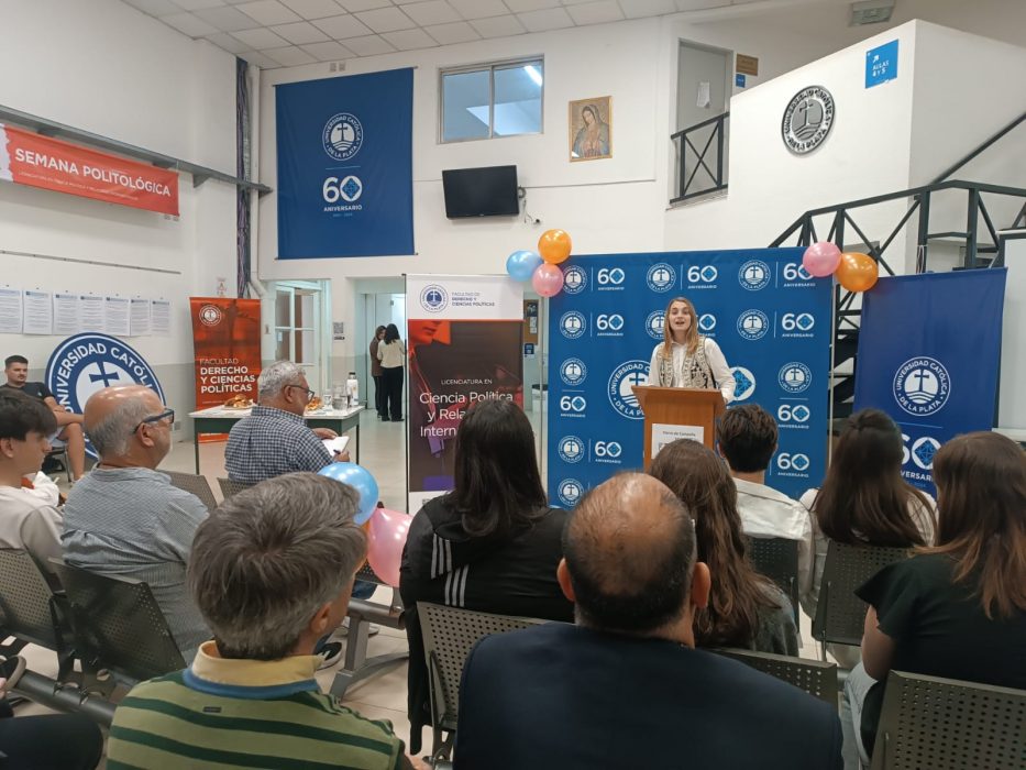 Estudiantes de Ciencia Política realizaron una simulación de campaña y proceso electoral (6)