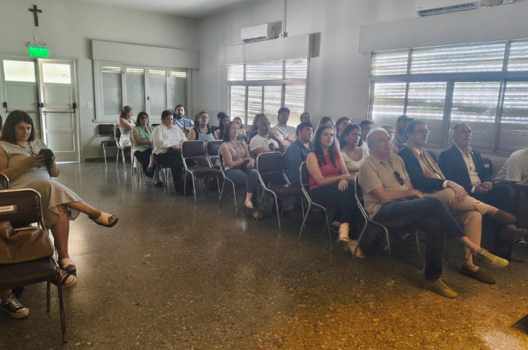 Expertos debatieron sobre el futuro del turismo local en Económicas