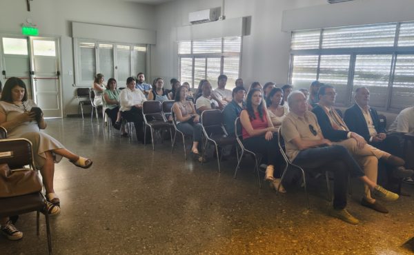 Expertos debatieron sobre el futuro del turismo local en Económicas