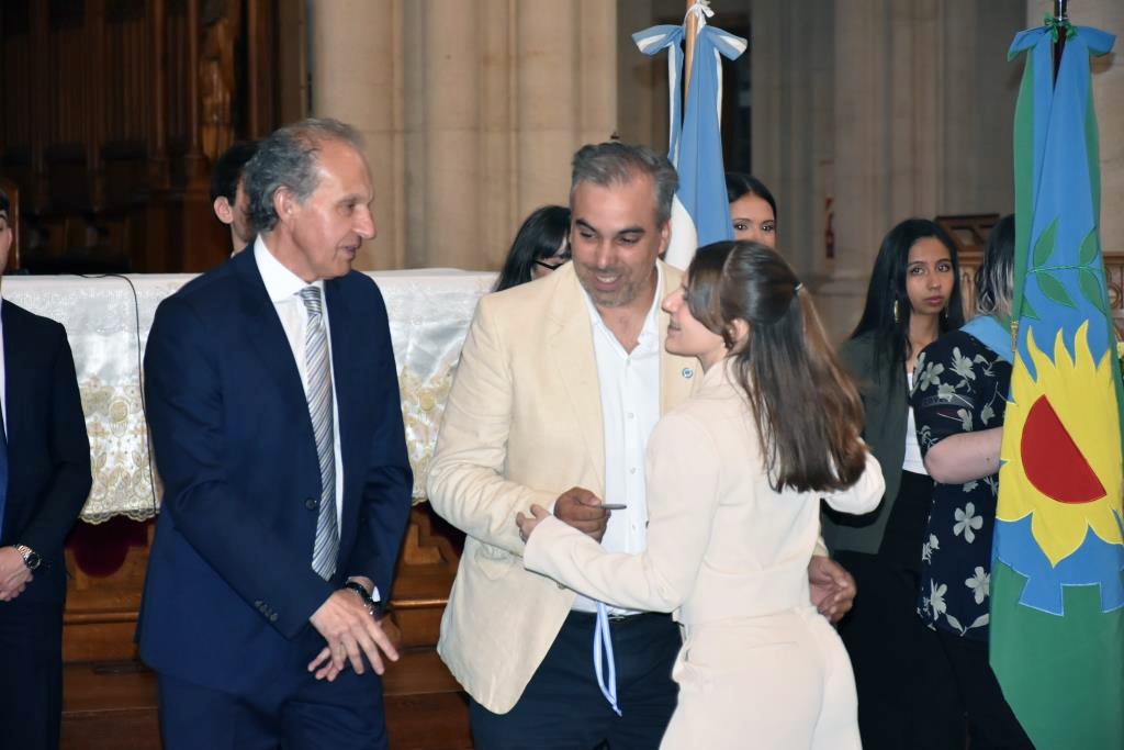 La Catedral se vistió de gala para celebrar a los nuevos graduados de Derecho