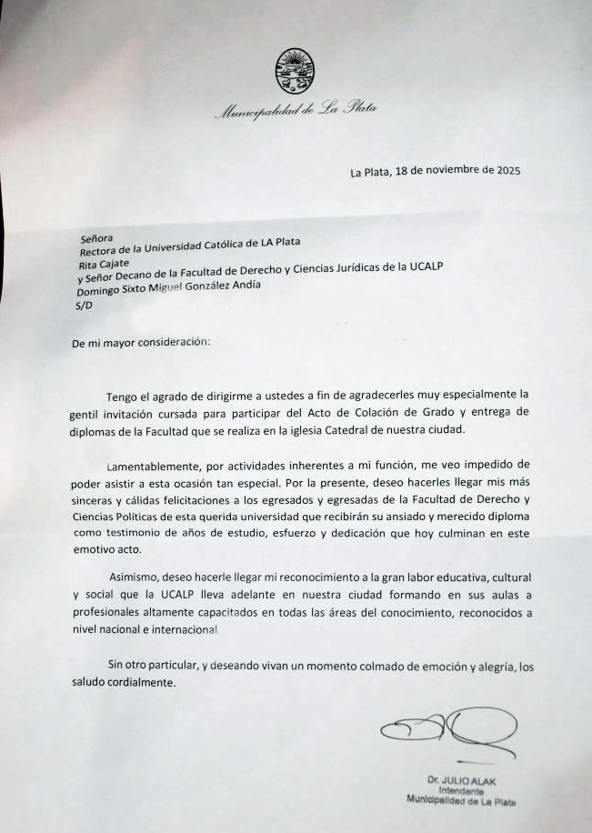 La Catedral se vistió de gala para celebrar a los nuevos graduados de Derecho