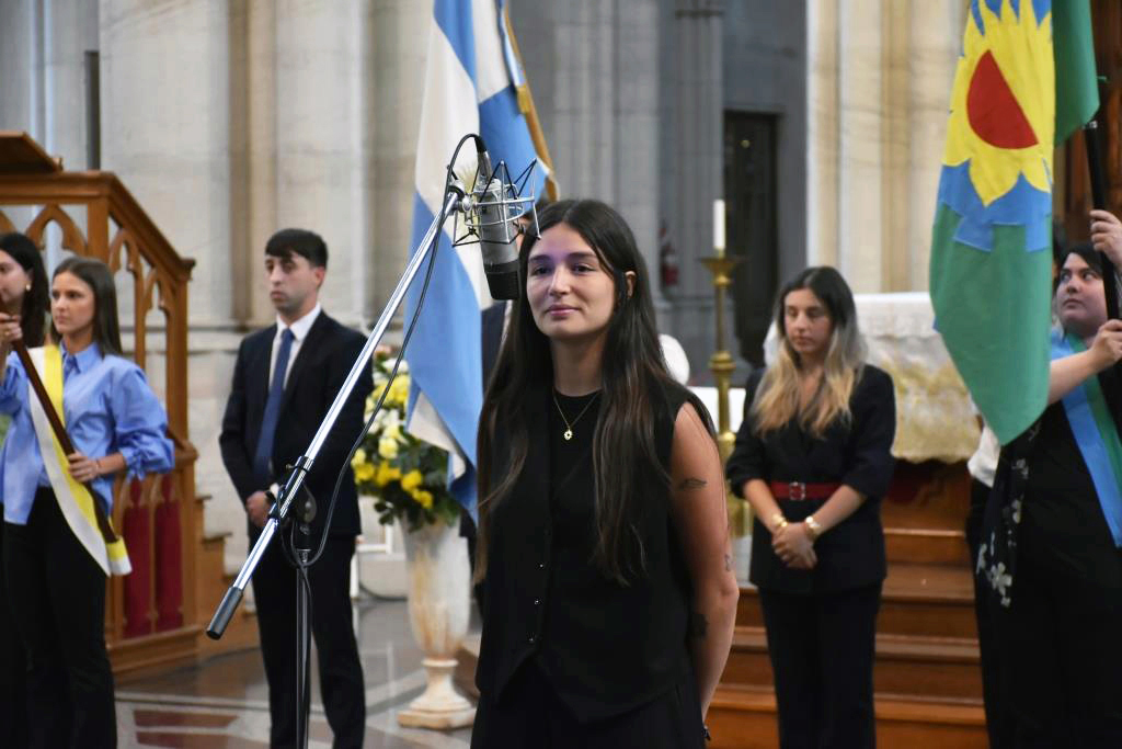 La Catedral se vistió de gala para celebrar a los nuevos graduados de Derecho